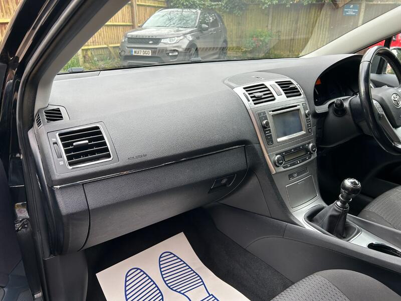 View TOYOTA AVENSIS 1.8 V-Matic TR 