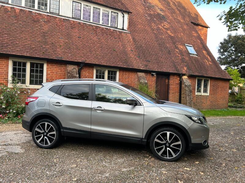View NISSAN QASHQAI 1.5 dCi Tekna