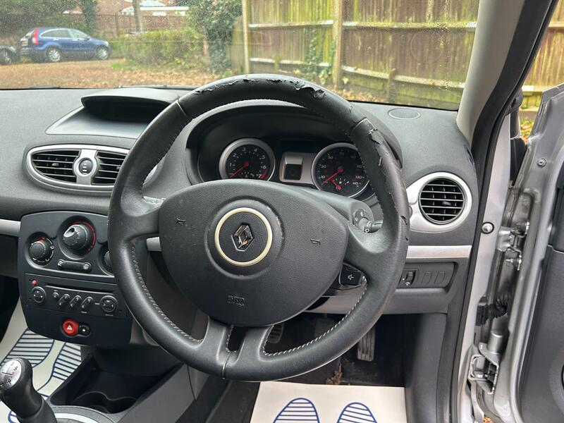 View RENAULT CLIO 1.2 TCe 16v Dynamique