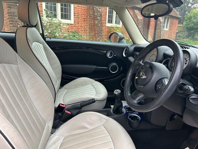 View MINI HATCH 1.6 Cooper Hatch