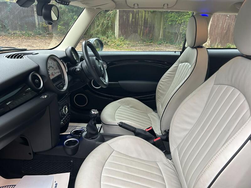 View MINI HATCH 1.6 Cooper Hatch
