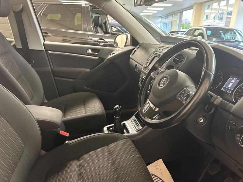 View VOLKSWAGEN TIGUAN 2.0 TDI BlueMotion Tech SE