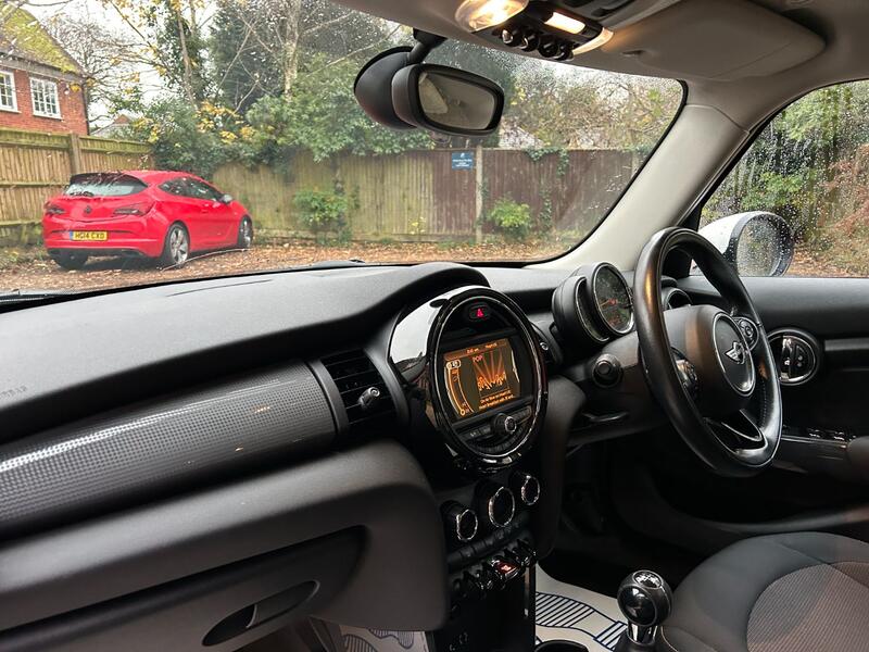 MINI HATCH