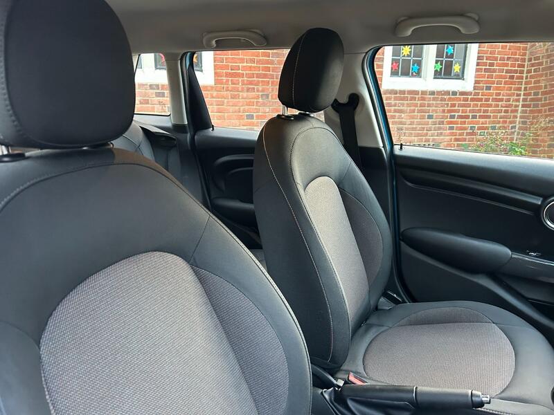 MINI HATCH
