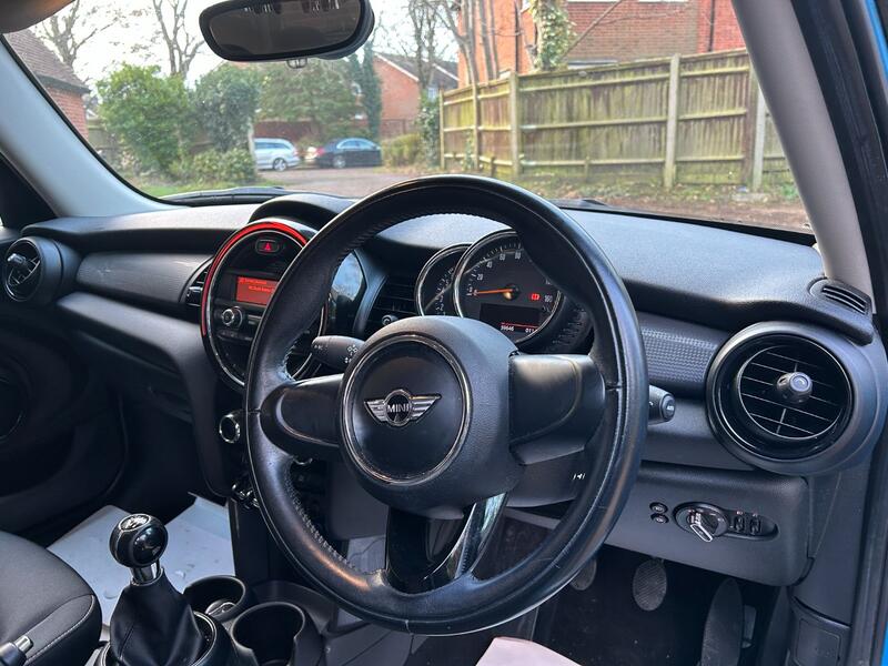 MINI HATCH