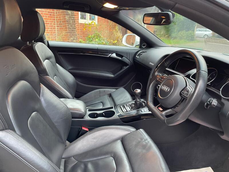 View AUDI A5 2.0 TDI Black Edition