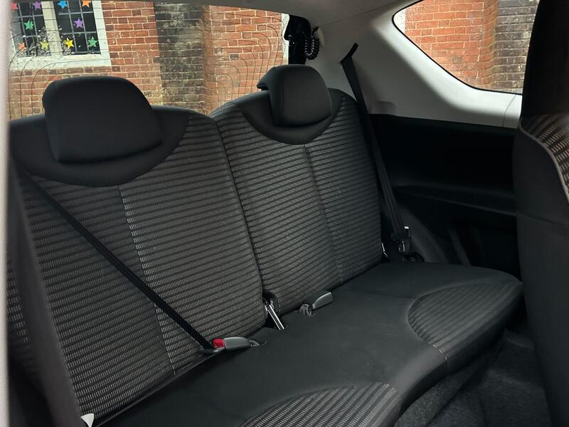 PEUGEOT 107