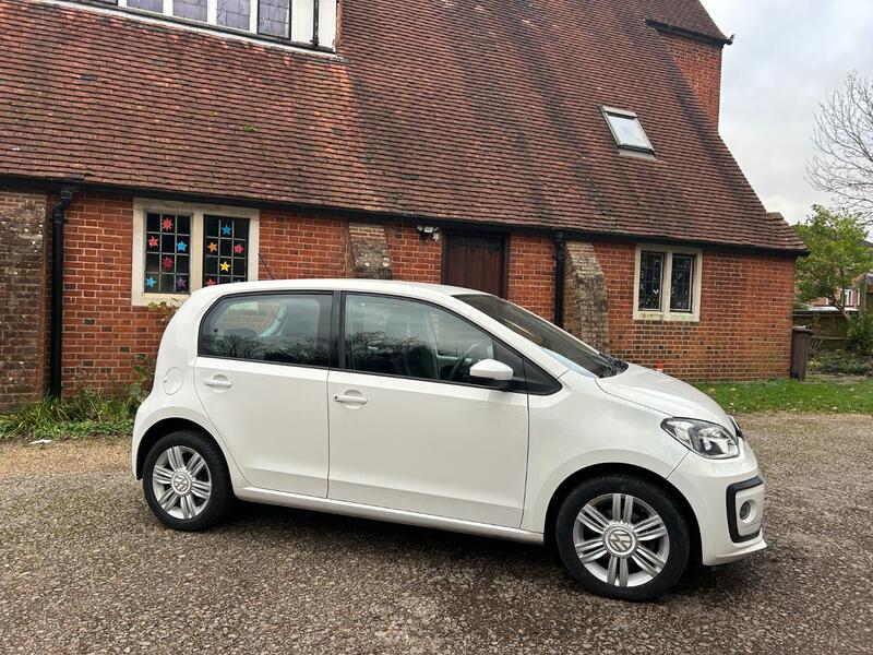 View VOLKSWAGEN UP 1.0 BlueMotion Tech High up!