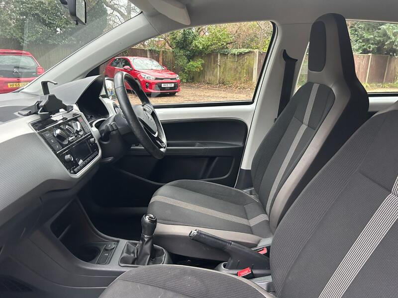 View VOLKSWAGEN UP 1.0 BlueMotion Tech High up!