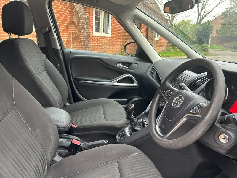 View VAUXHALL ZAFIRA TOURER 1.8 16V Exclusiv Seven Seat