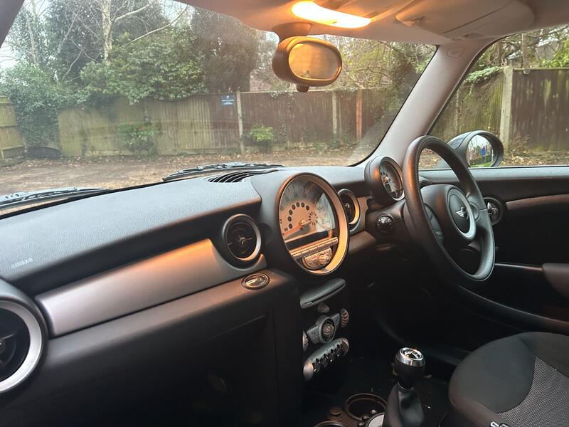 MINI HATCH