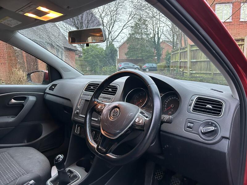 VOLKSWAGEN POLO
