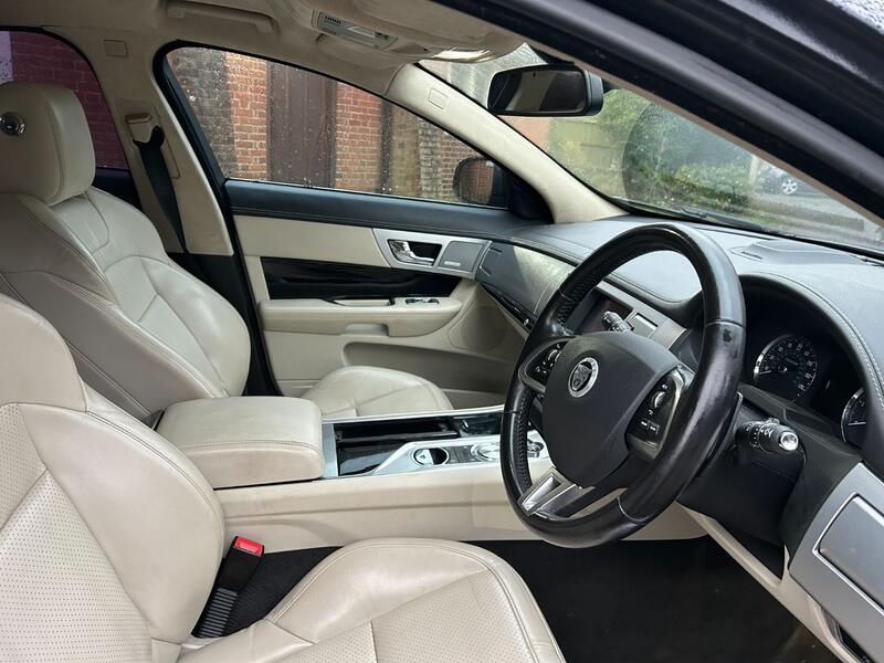 View JAGUAR XF 3.0 d S V6 Portfolio