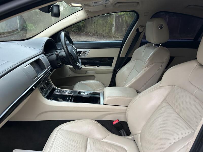 View JAGUAR XF 3.0 d S V6 Portfolio