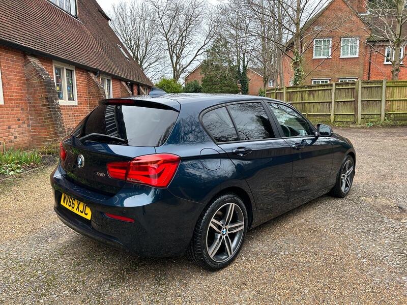 BMW 1 SERIES