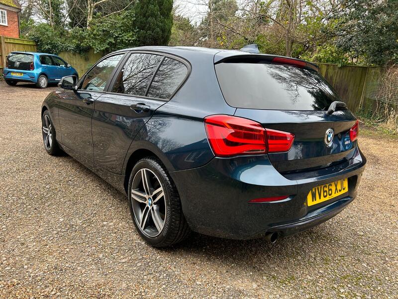 BMW 1 SERIES
