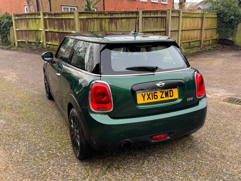 MINI HATCH