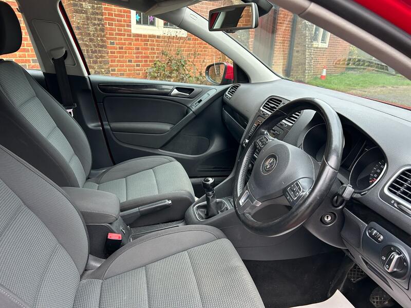 View VOLKSWAGEN GOLF 1.6 TDI Match