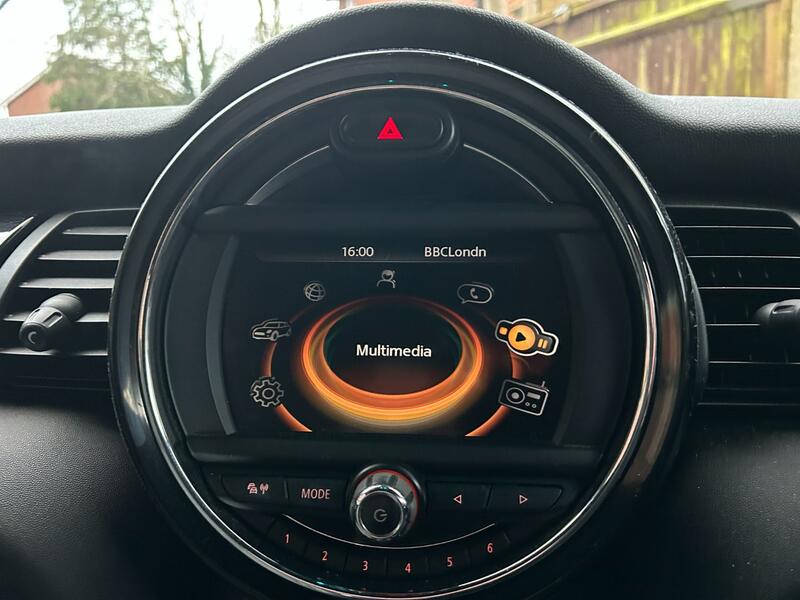 MINI HATCH