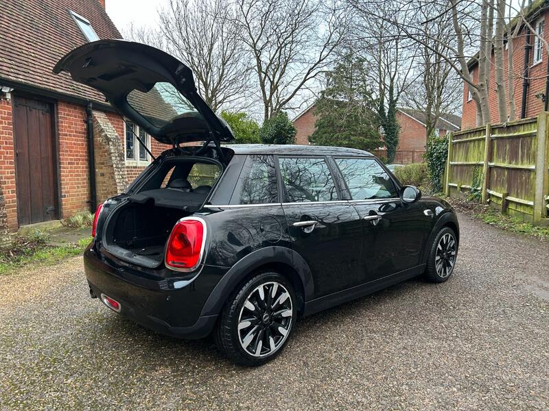 MINI HATCH