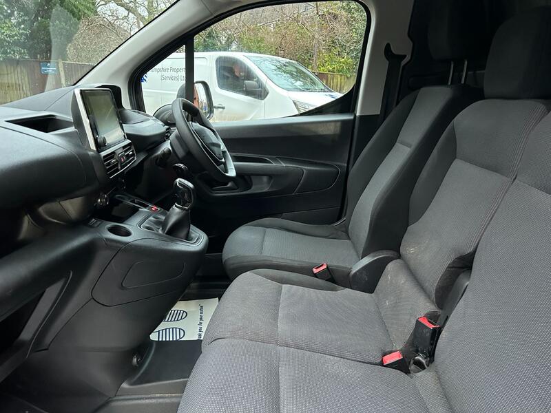 View PEUGEOT PARTNER 1.5 BlueHDi 1000 Professional Premium