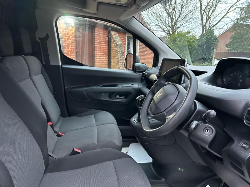 View PEUGEOT PARTNER 1.5 BlueHDi 1000 Professional Premium