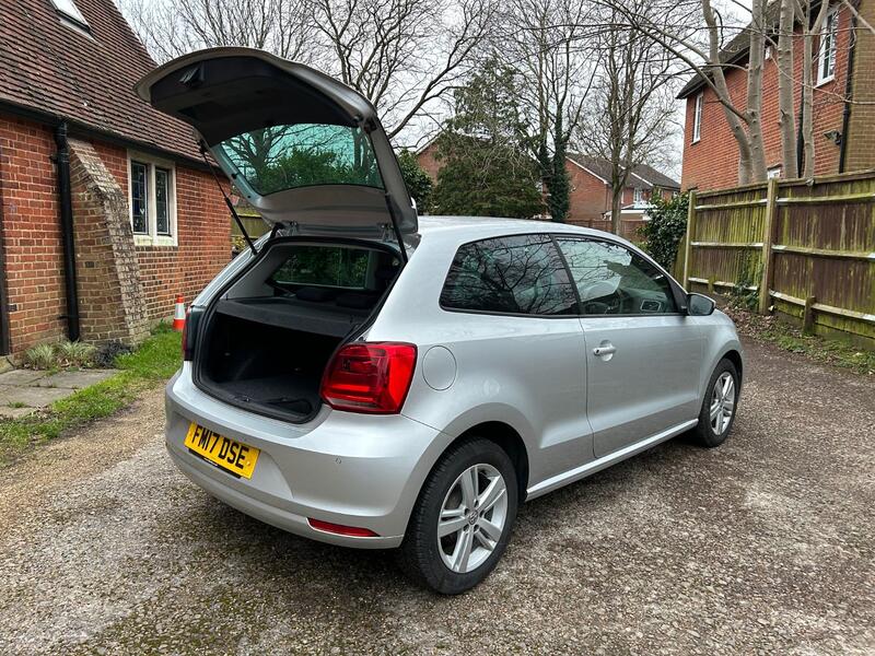 VOLKSWAGEN POLO