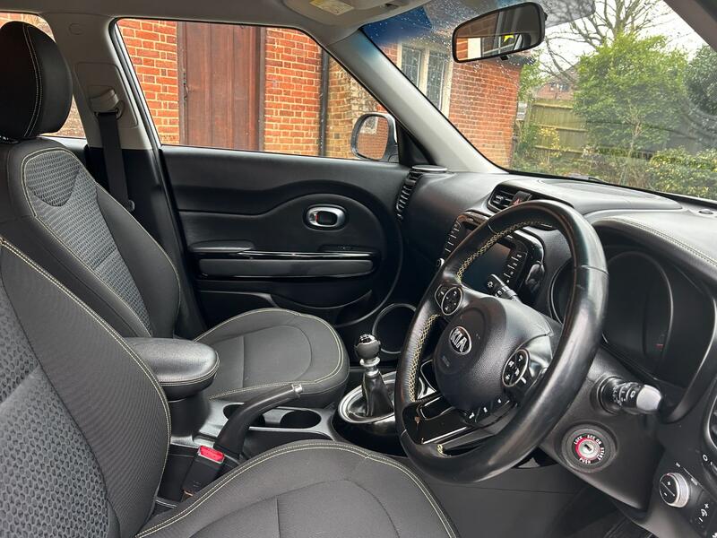 View KIA SOUL 1.6 CRDi Connect Plus