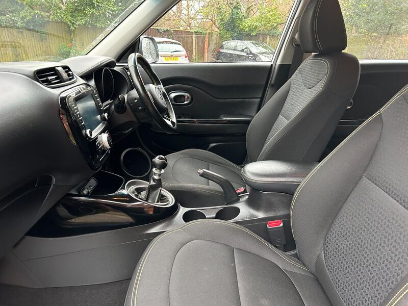 View KIA SOUL 1.6 CRDi Connect Plus