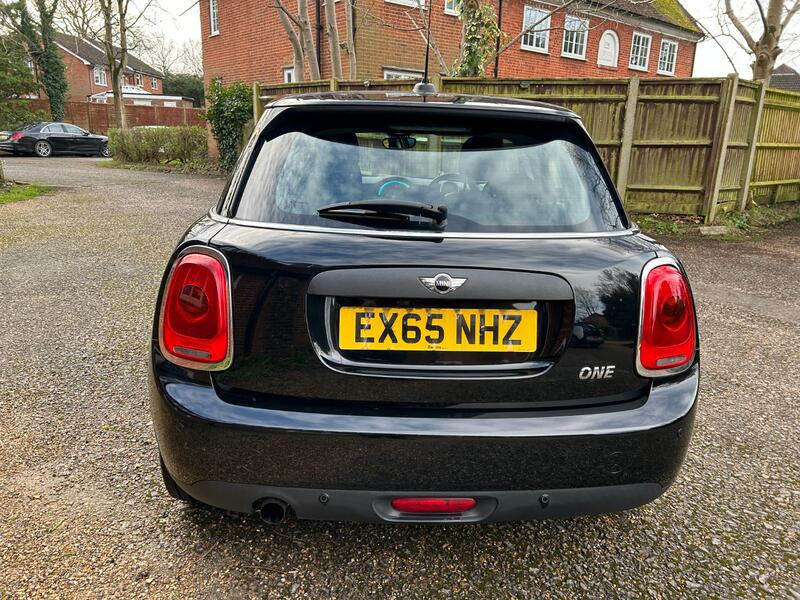 MINI HATCH