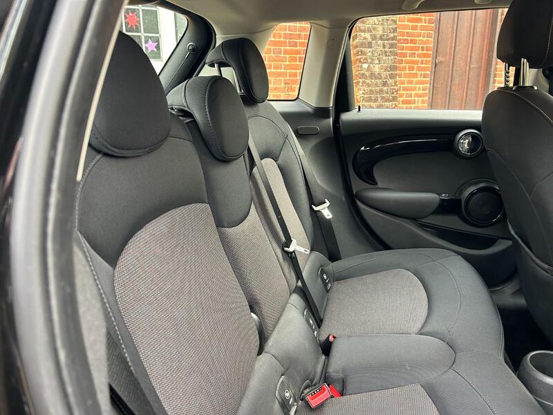 MINI HATCH