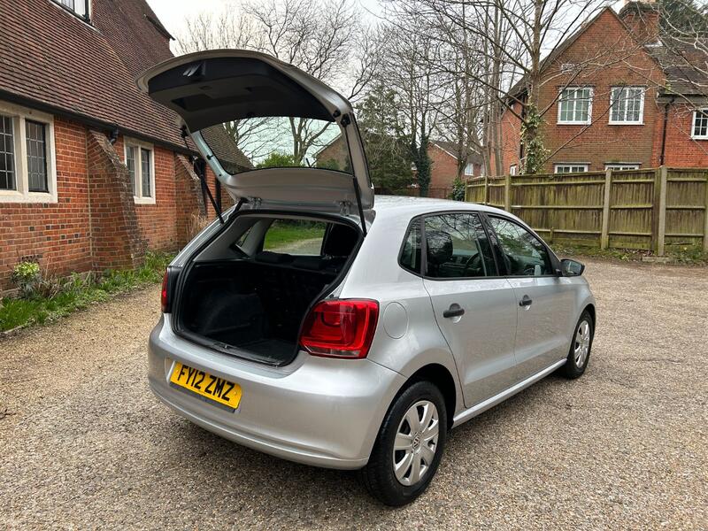 VOLKSWAGEN POLO