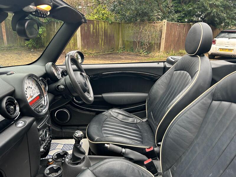 View MINI CONVERTIBLE 1.6 Cooper Convertible