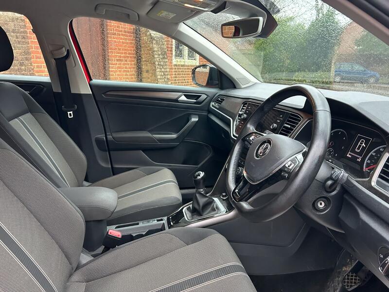 VOLKSWAGEN T-ROC