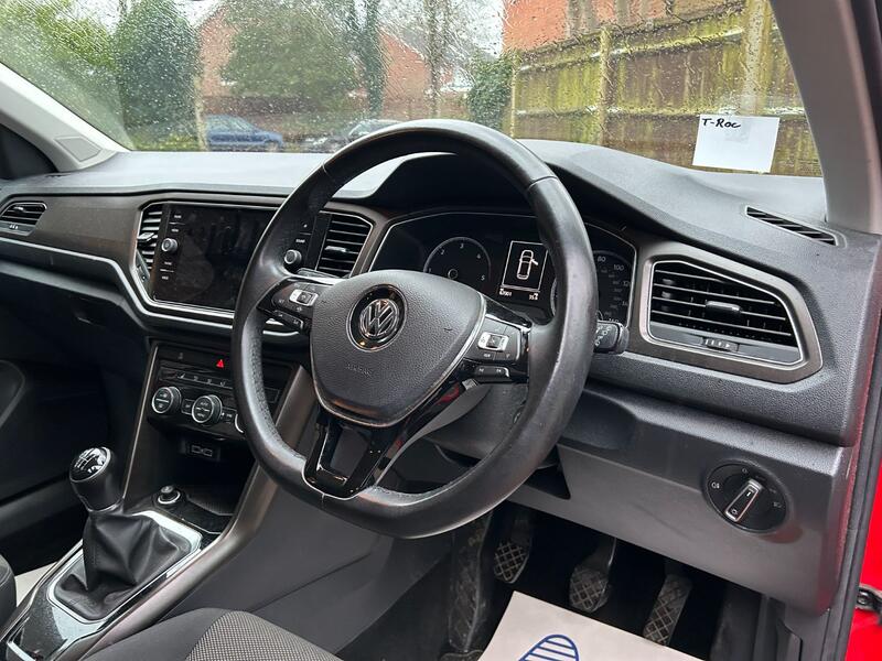 VOLKSWAGEN T-ROC