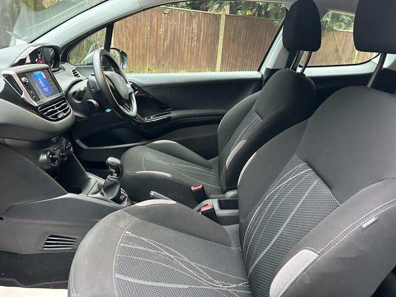 View PEUGEOT 208 1.6 e-HDi Active