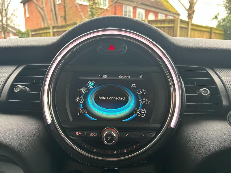 MINI HATCH