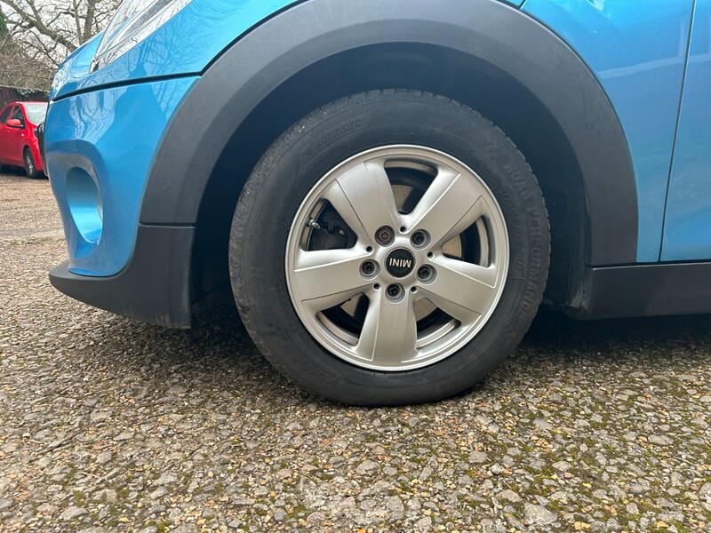 MINI HATCH