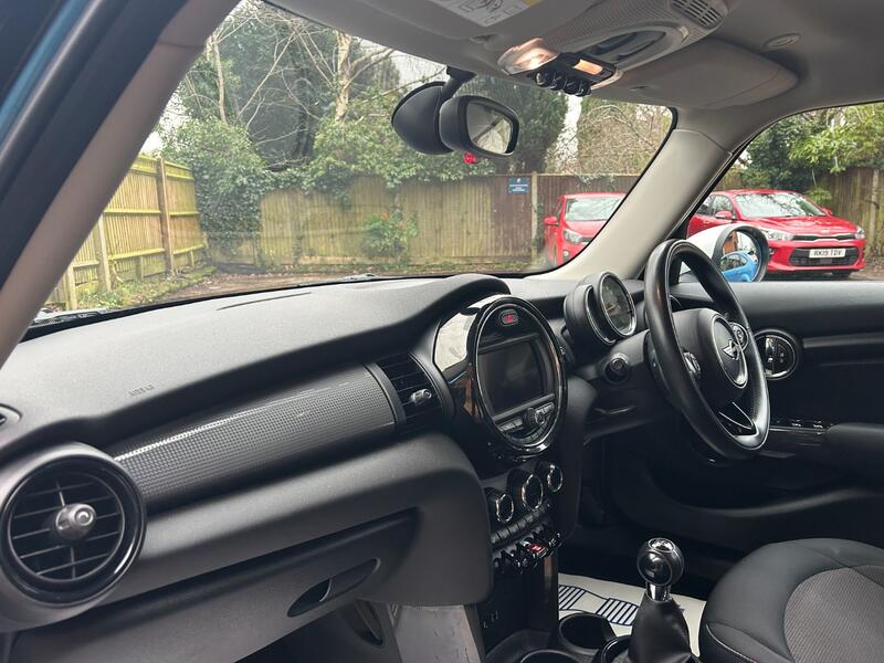 MINI HATCH