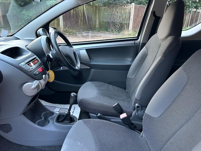 View PEUGEOT 107 1.0 12V Urban