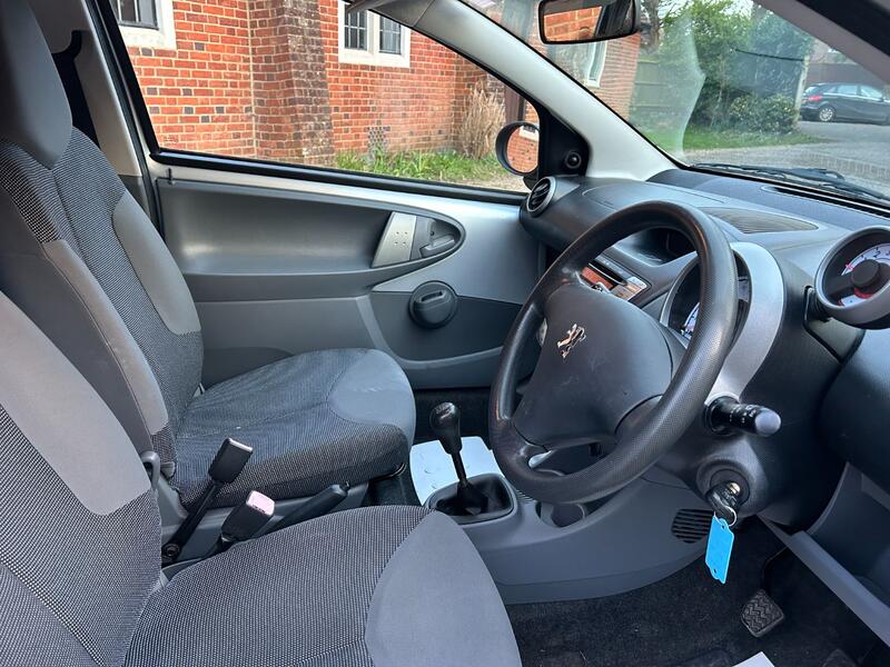 View PEUGEOT 107 1.0 12V Urban