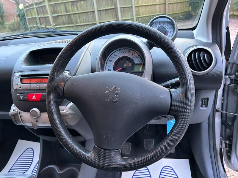 PEUGEOT 107