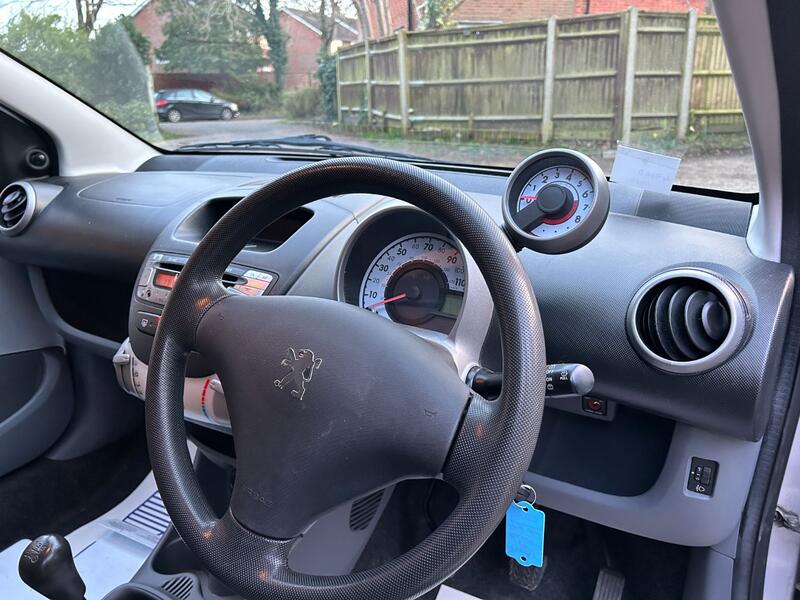 PEUGEOT 107