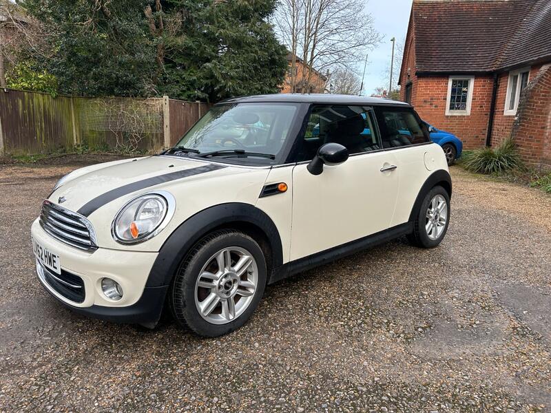 MINI HATCH