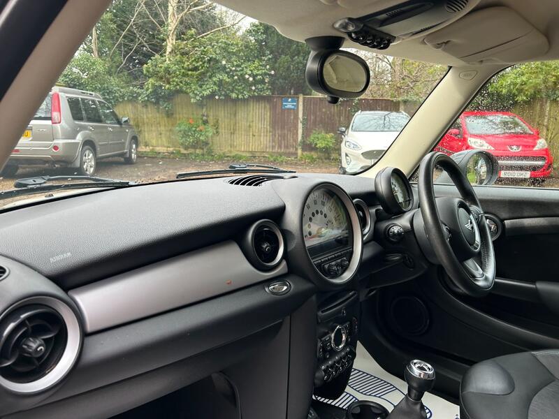 MINI HATCH