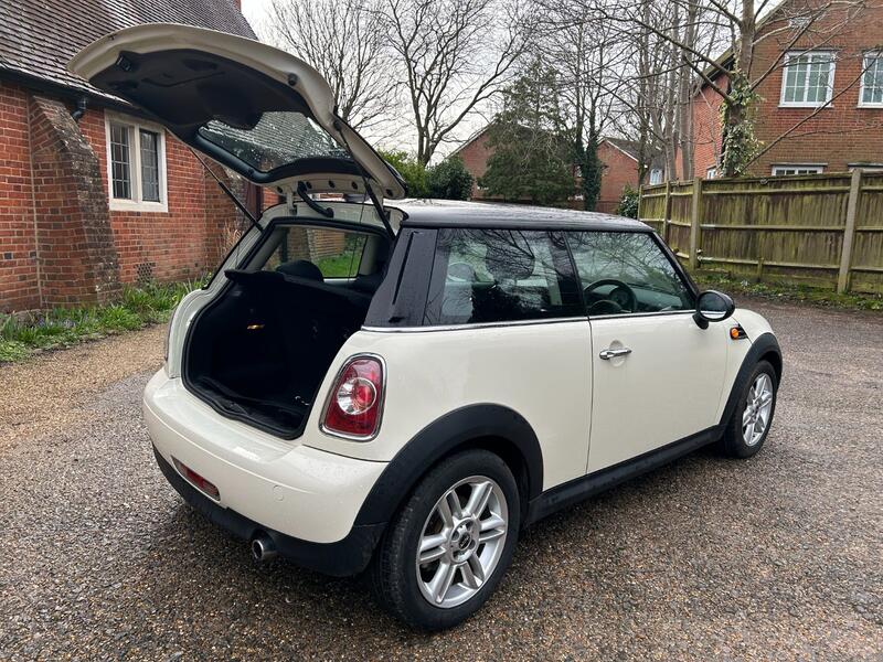 MINI HATCH