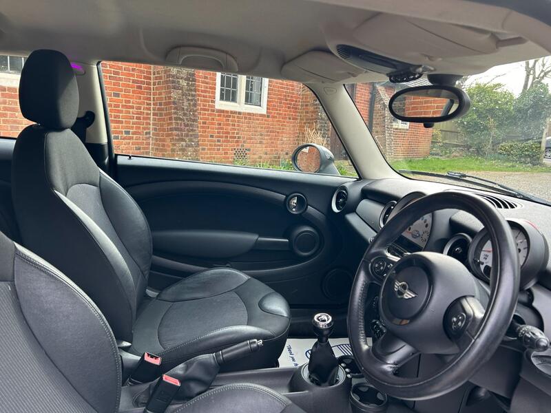 View MINI HATCH 1.6 Cooper Hatch