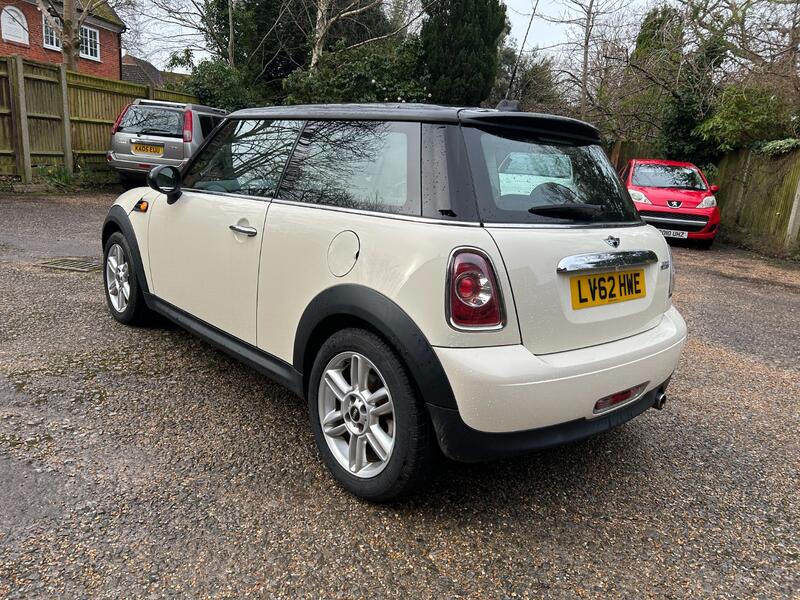 MINI HATCH