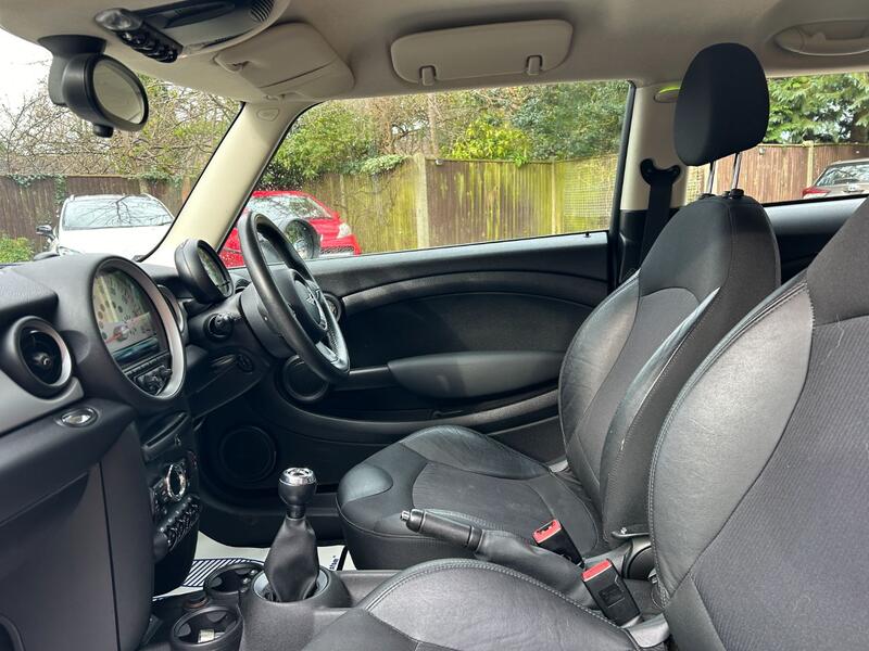 View MINI HATCH 1.6 Cooper Hatch