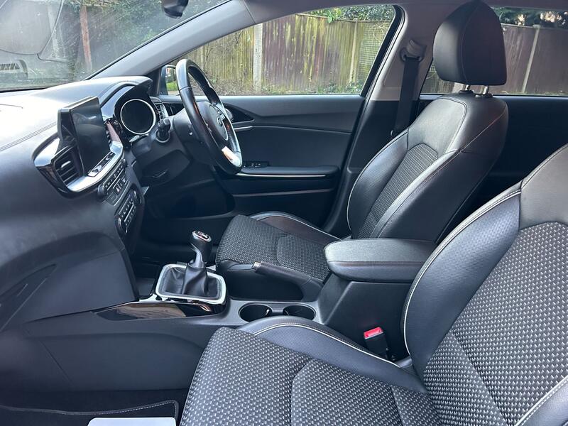 View KIA CEED 1.6 CRDi 3